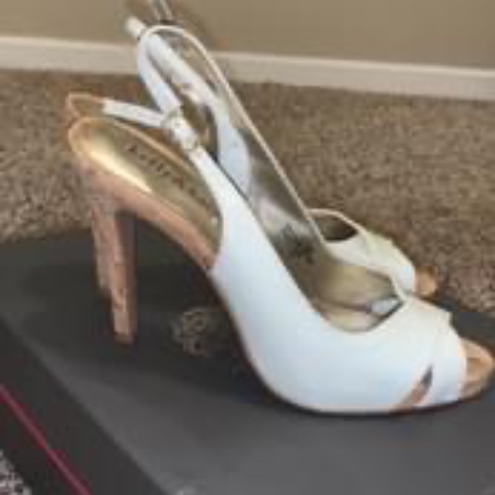 Kelly & Katie White Sandal, Size 6